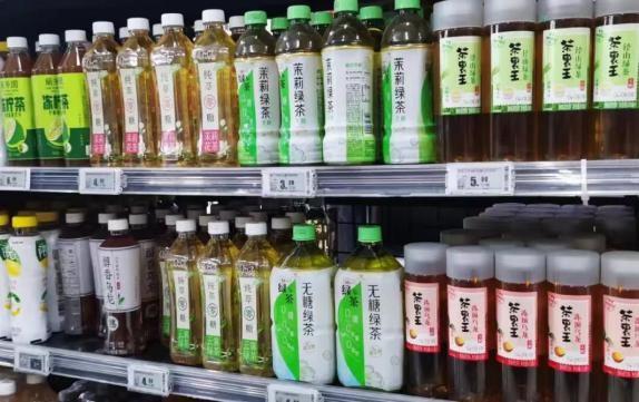 885566威尼斯卖疯了！丢弃适口可乐的年青人正对“史上最难喝的饮料”上头(图1)