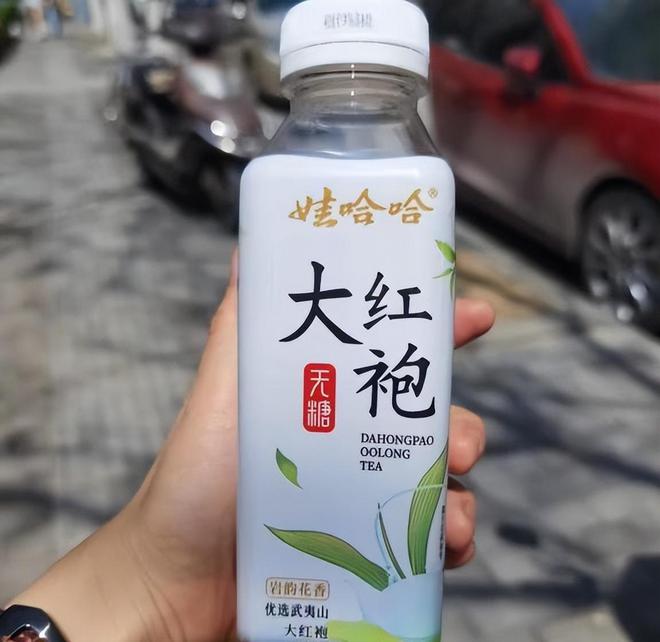 885566威尼斯卖疯了！丢弃适口可乐的年青人正对“史上最难喝的饮料”上头(图5)