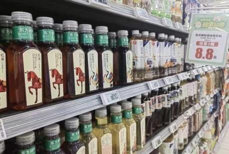 885566威尼斯卖疯了！丢弃适口可乐的年青人正对“史上最难喝的饮料”上头(图9)